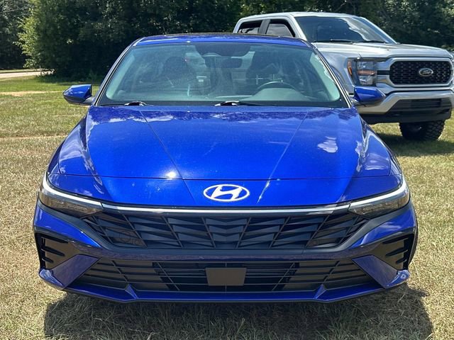 Used 2024 Hyundai Elantra SEL w/ Convenience Package image 3