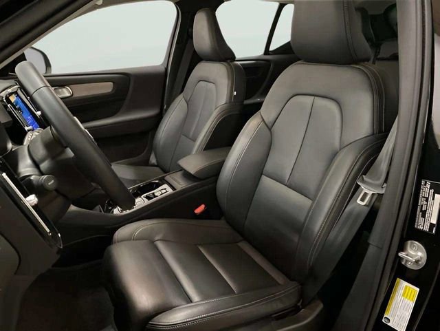 Used 2025 Volvo XC40 B5 Plus AWD/4WD image 35