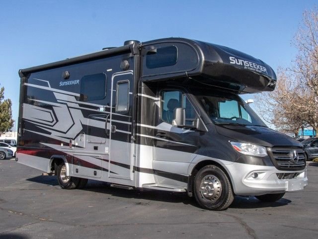 Used 2022 Mercedes-Benz Sprinter 3500 image 1