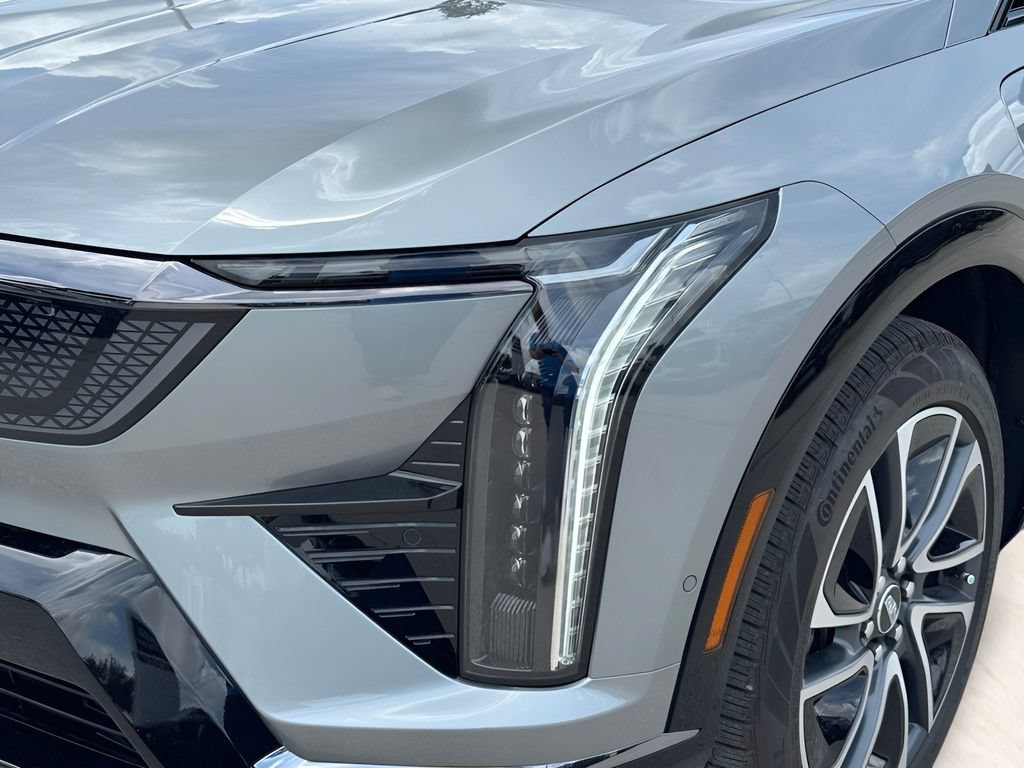 New 2026 Cadillac Optiq Sport 1 w/ LPO, Floor Liner Package AWD/4WD image 4