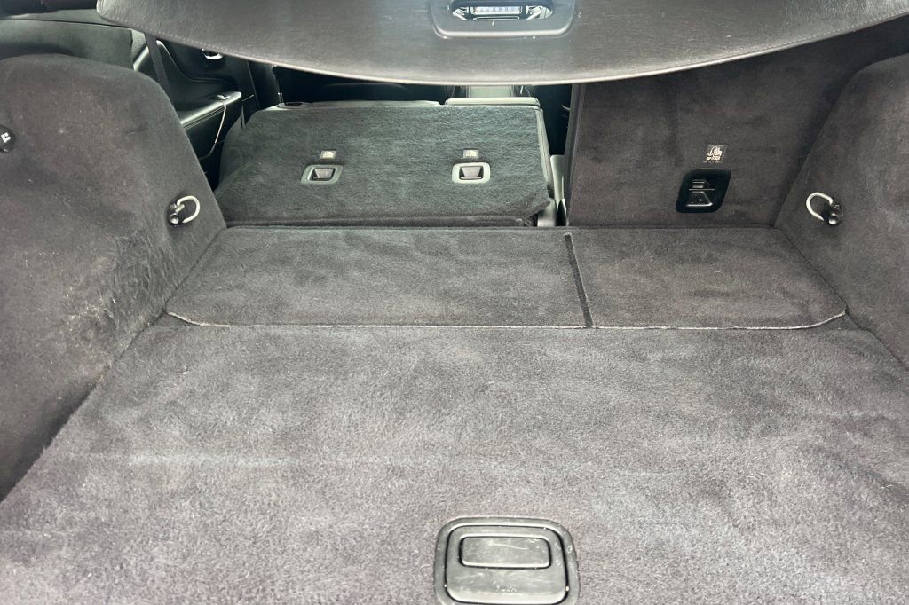 Used 2019 Jeep Cherokee Limited w/ Luxury Group image 12