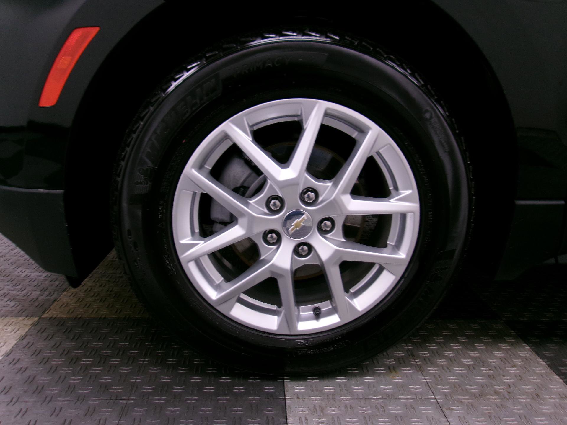 Certified 2023 Chevrolet Equinox LT w/ LPO, Floor Liner Package FWD image 15