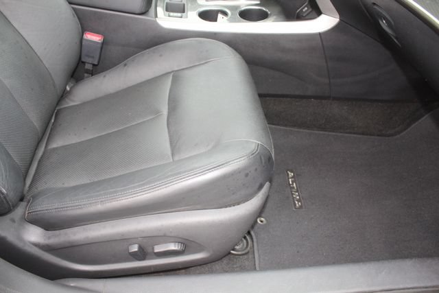 Used 2015 Nissan Altima 2.5 SL w/ Moonroof Package FWD image 13