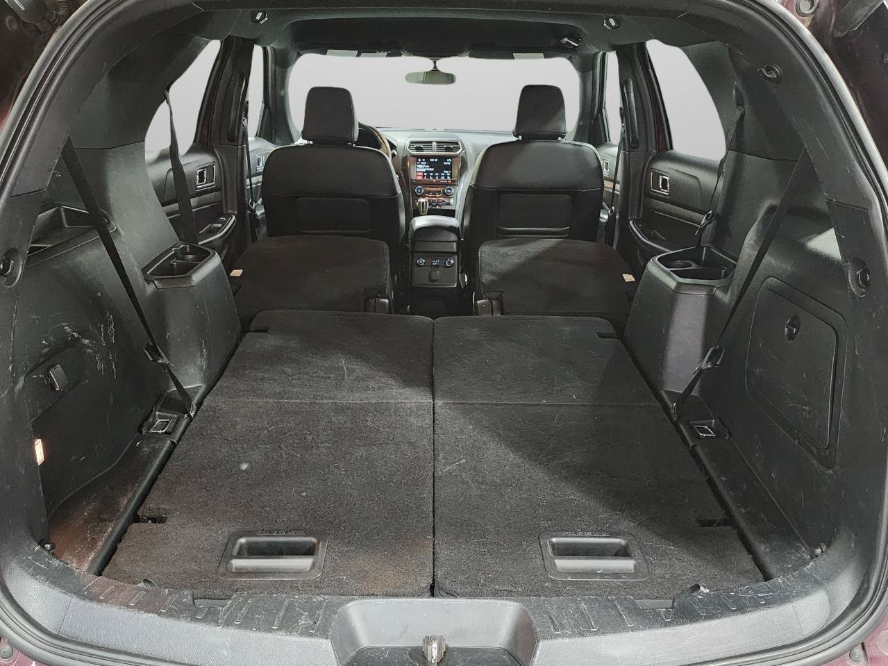 Used 2018 Ford Explorer XLT w/ Equipment Group 202A AWD/4WD image 37