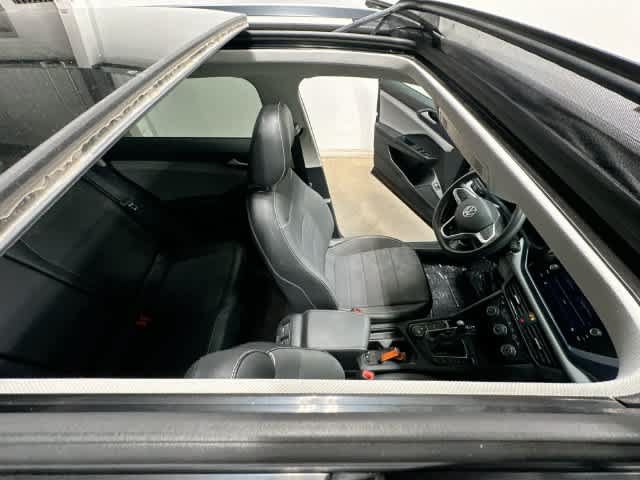 Used 2023 Volkswagen Taos SE w/ Panoramic Sunroof Package AWD/4WD image 6