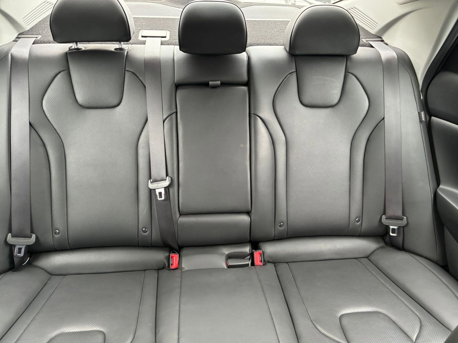 Used 2025 Hyundai Elantra Limited image 40