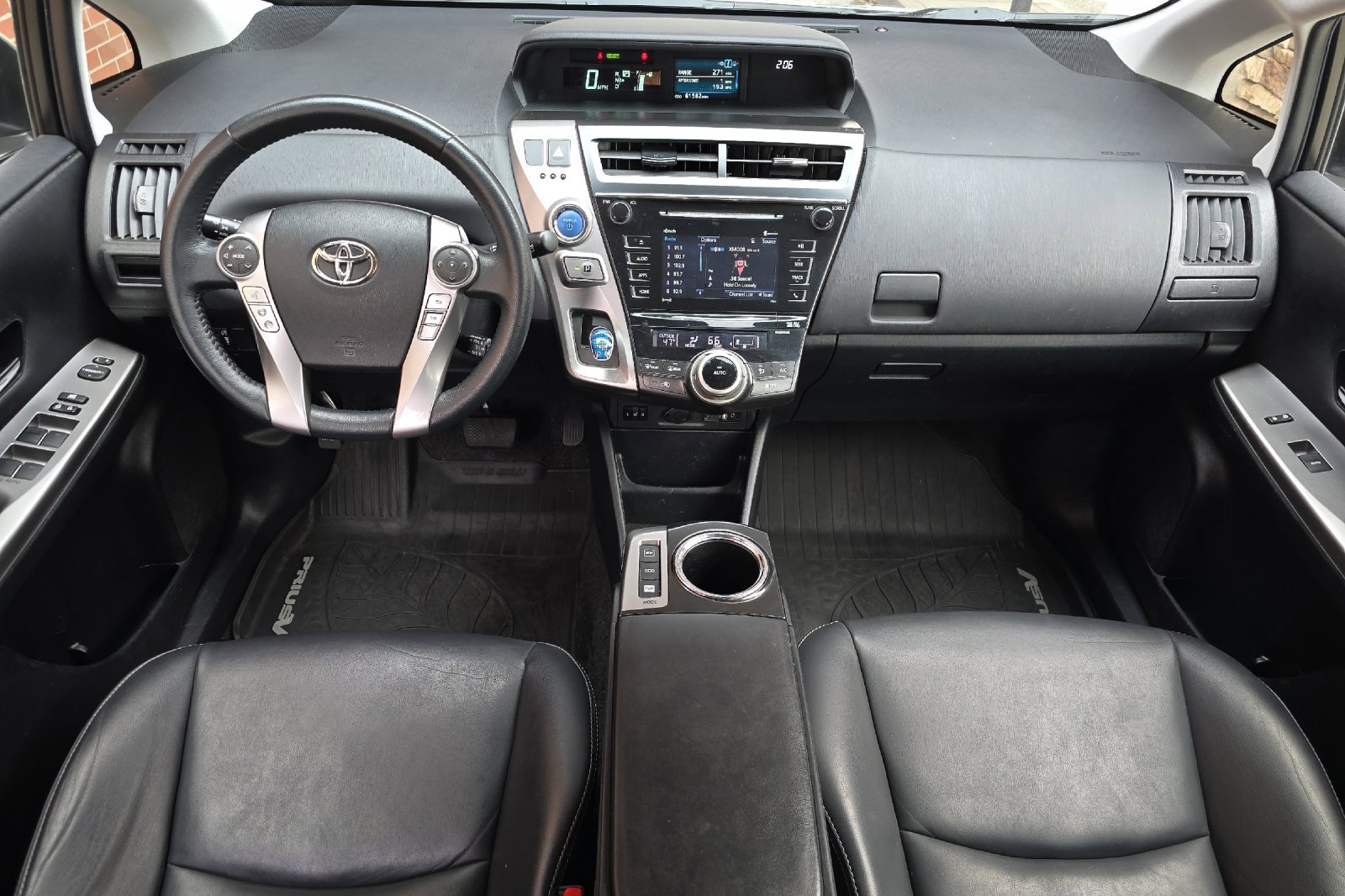 Used 2017 Toyota Prius V Four image 17