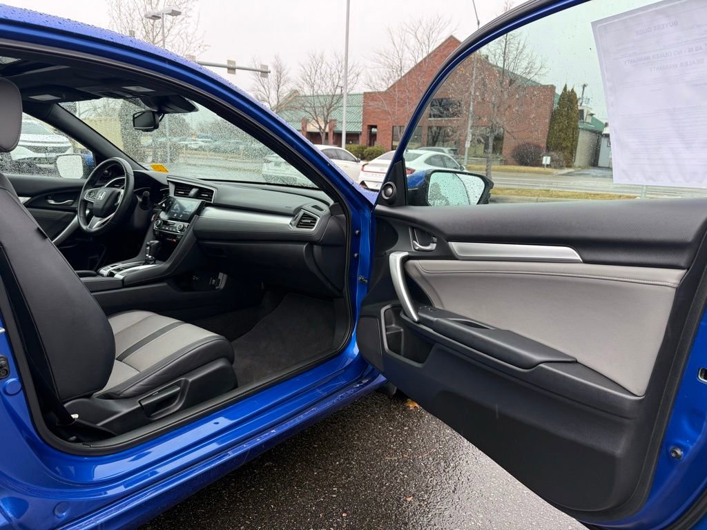Used 2017 Honda Civic Touring image 14