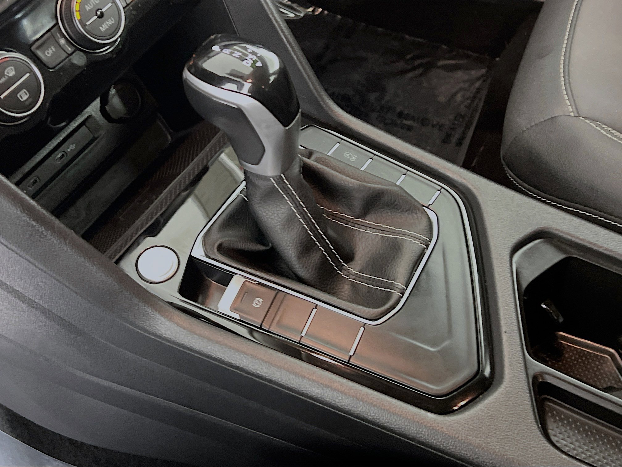 Used 2024 Volkswagen Taos SE image 24