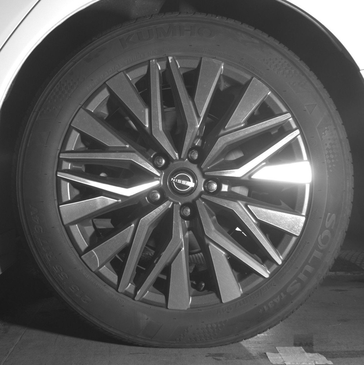 Used 2025 Nissan Altima 2.5 SV FWD image 14