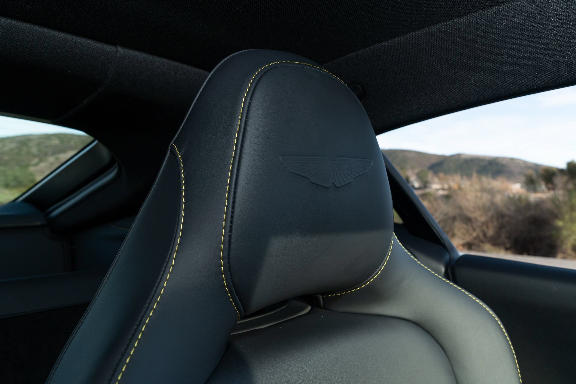 Used 2025 Aston Martin V8 Vantage Coupe RWD image 22