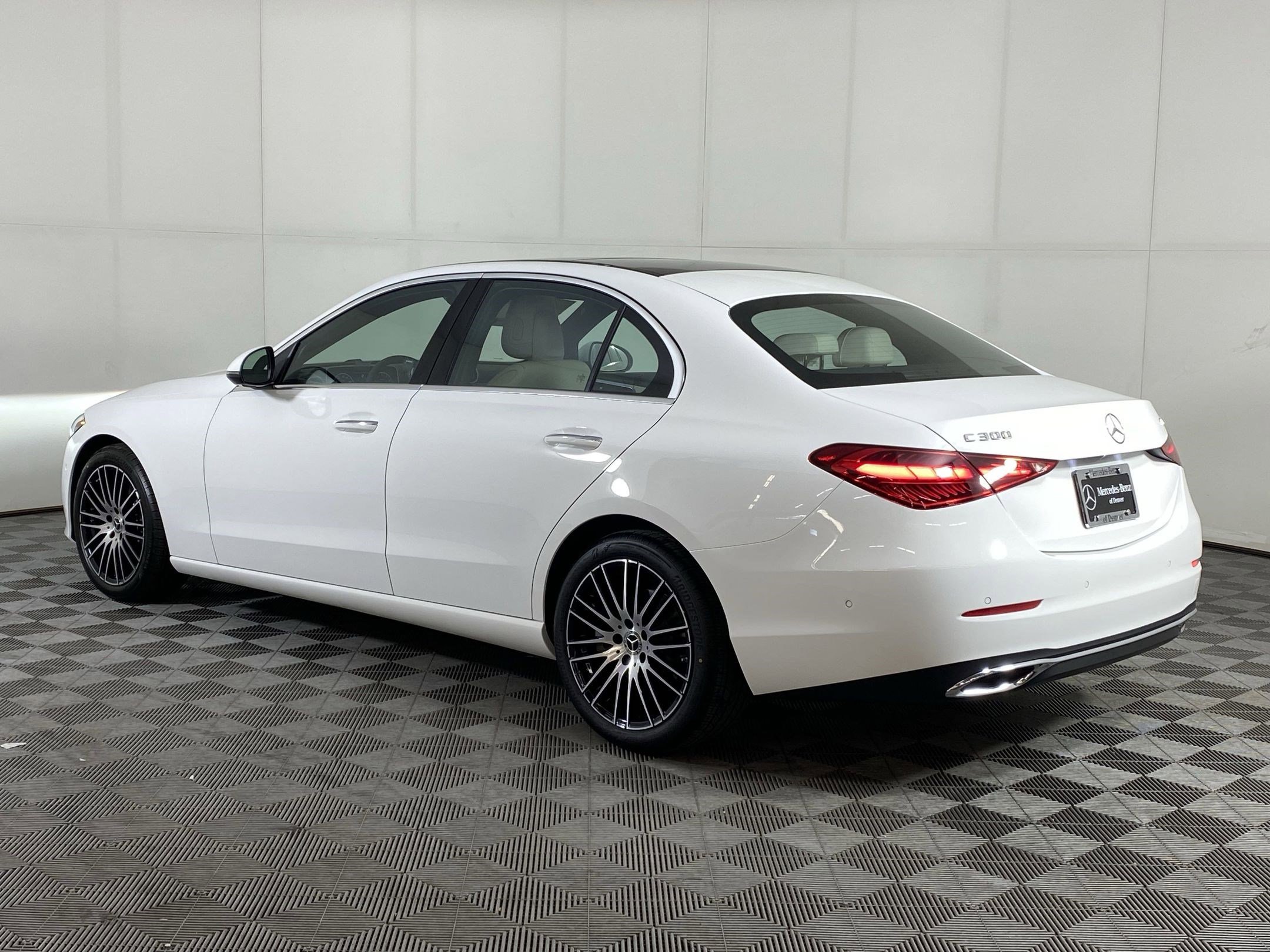 Used 2025 Mercedes-Benz C 300 4MATIC Sedan image 3