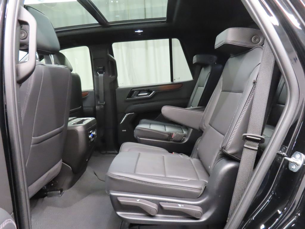 Used 2025 GMC Yukon Denali w/ Sun & Power Step Package image 10