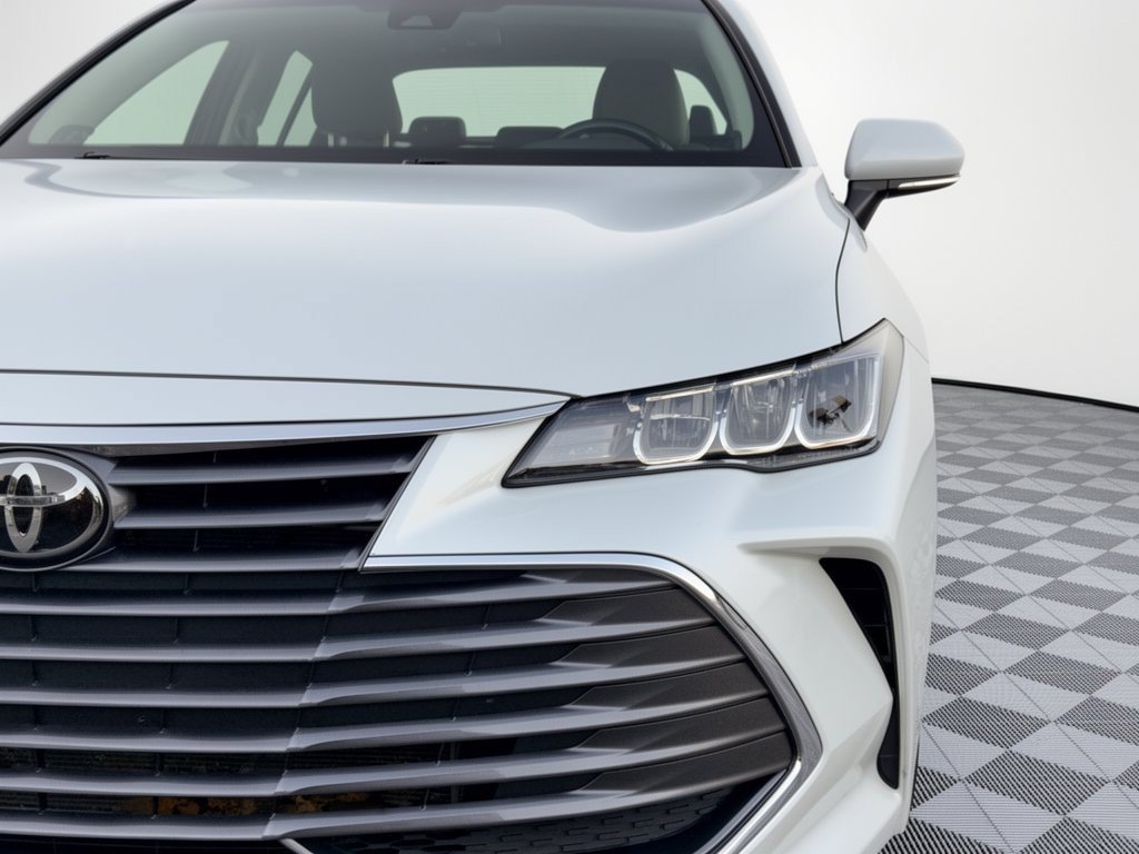 Used 2019 Toyota Avalon XLE w/ Moonroof Package FWD image 12
