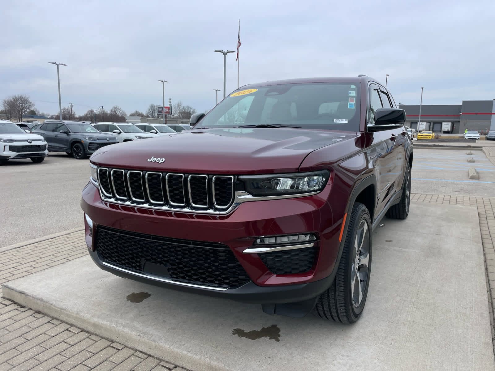 Used 2025 Jeep Grand Cherokee Limited w/ Trailer Tow Package AWD/4WD image 6
