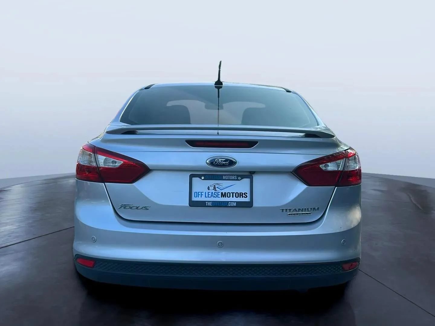 Used 2013 Ford Focus Titanium w/ Titanium Handling Pkg FWD image 4