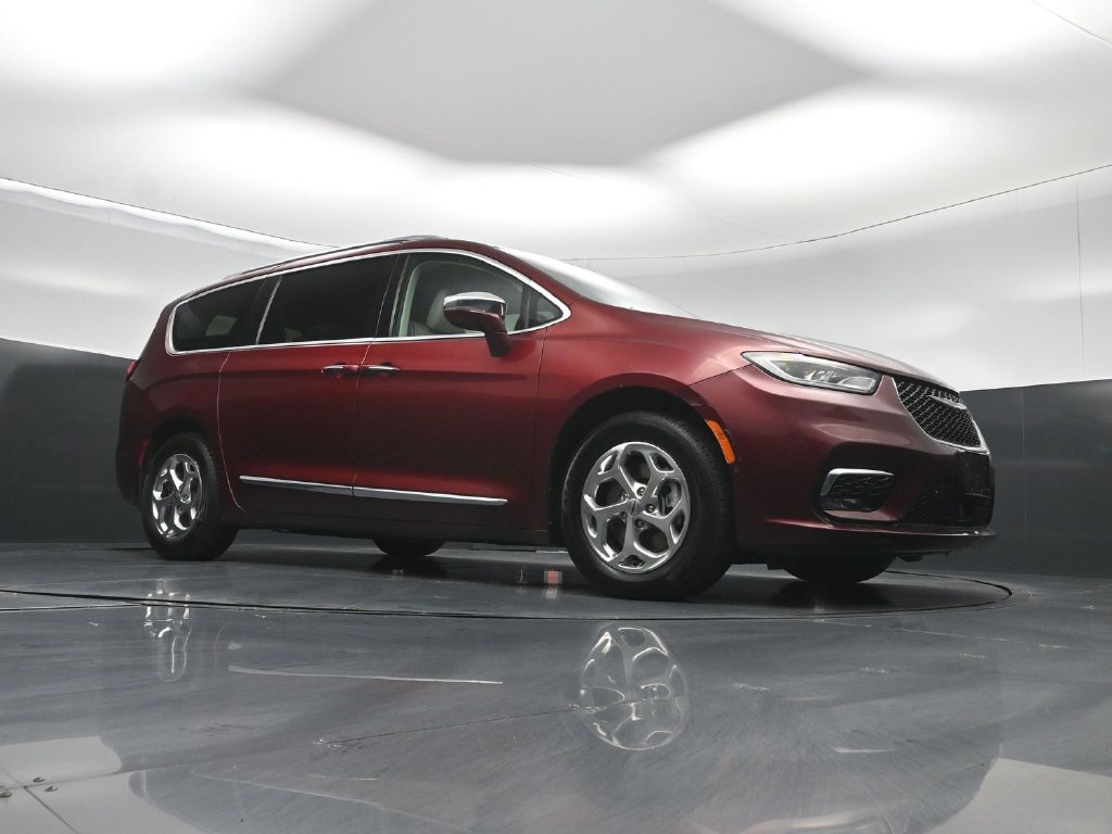 Used 2021 Chrysler Pacifica Limited w/ Premium & Safety Sphere Group AWD/4WD image 3