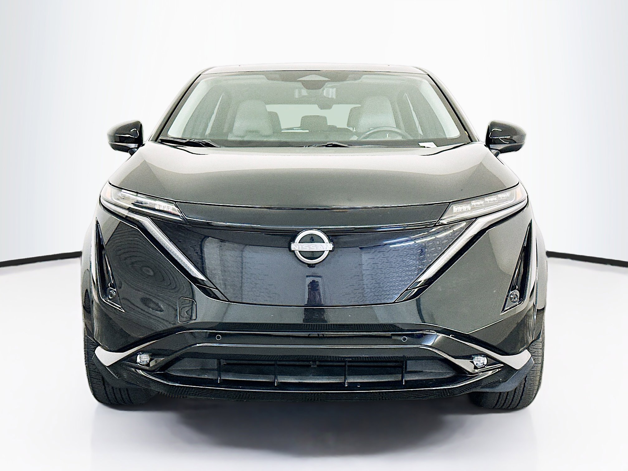 Used 2023 Nissan Ariya AWD image 2