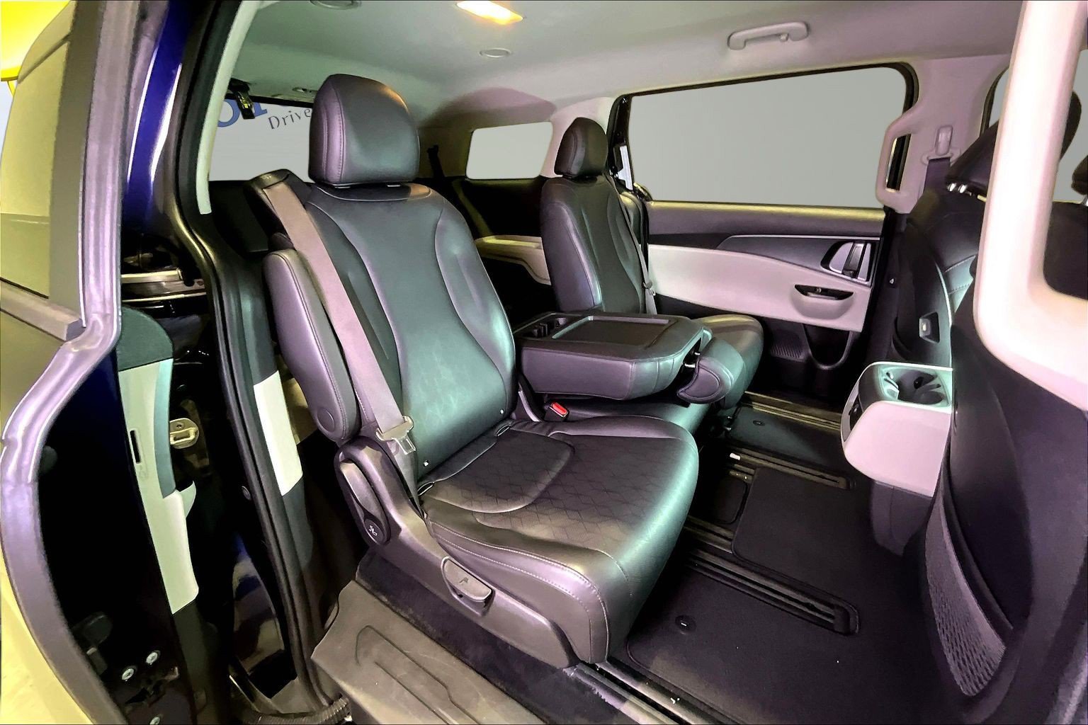 Used 2023 Kia Carnival LX FWD image 25