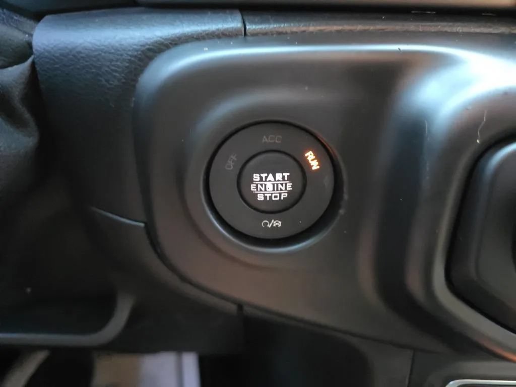 Used 2018 Jeep Wrangler Unlimited Sport AWD/4WD image 26
