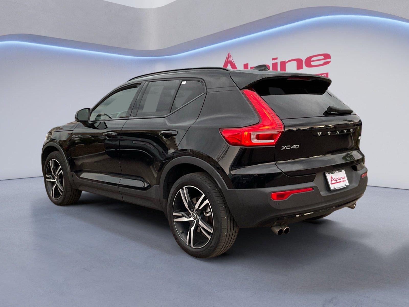Used 2021 Volvo XC40 T5 R-Design AWD/4WD image 3