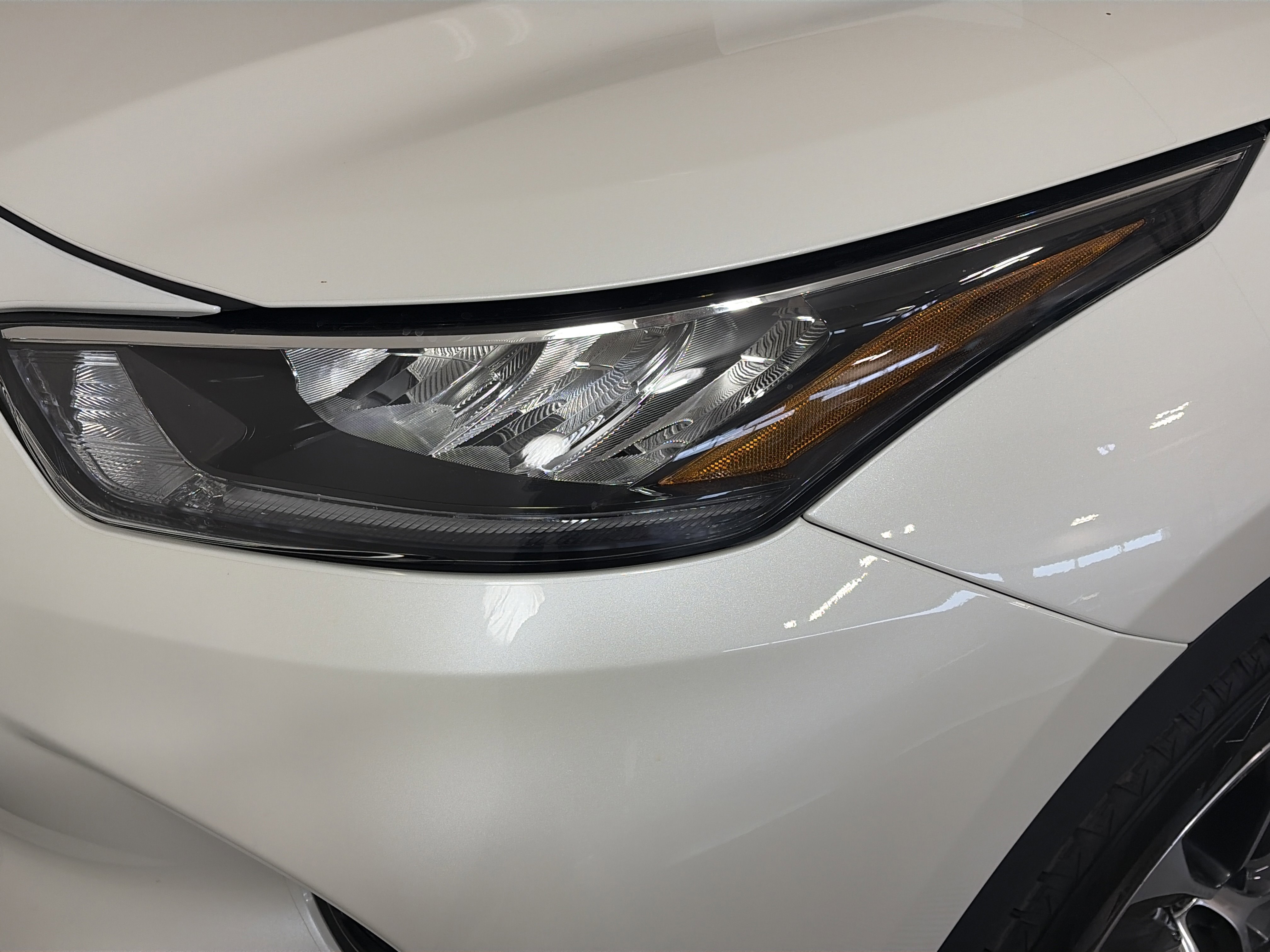 Used 2020 Toyota Highlander XLE image 9