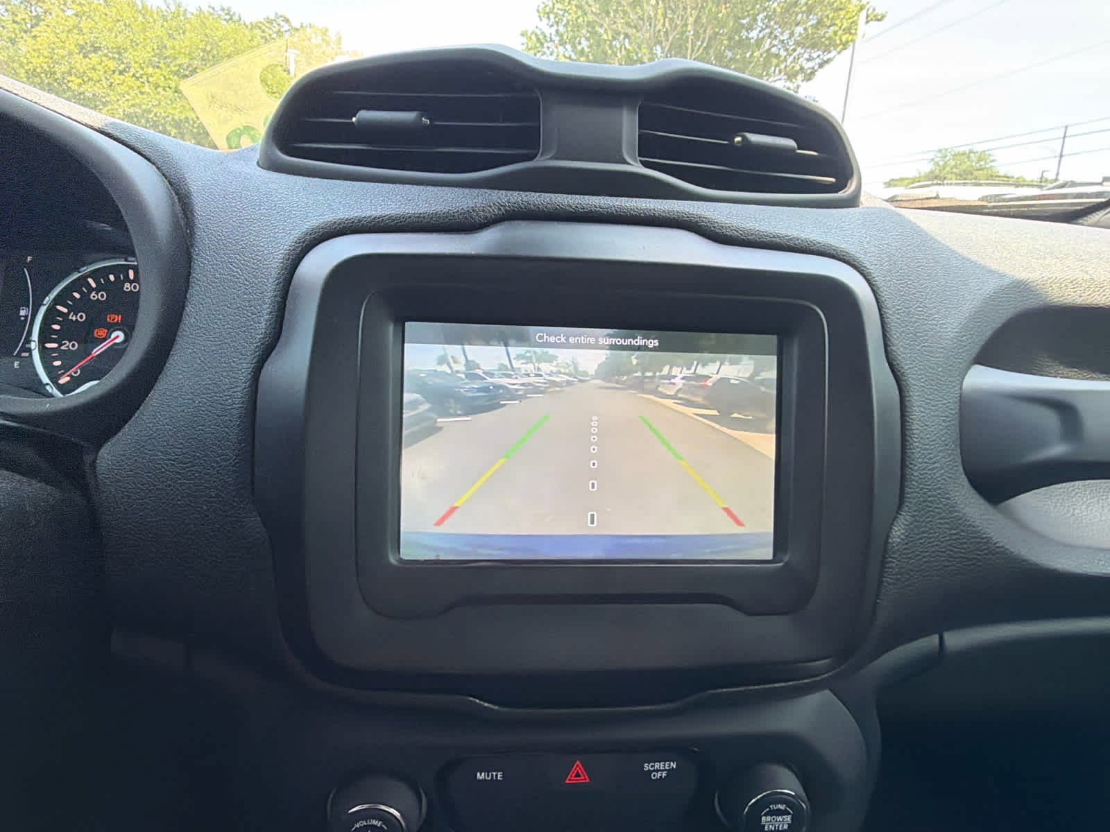 Used 2018 Jeep Renegade Latitude FWD image 33