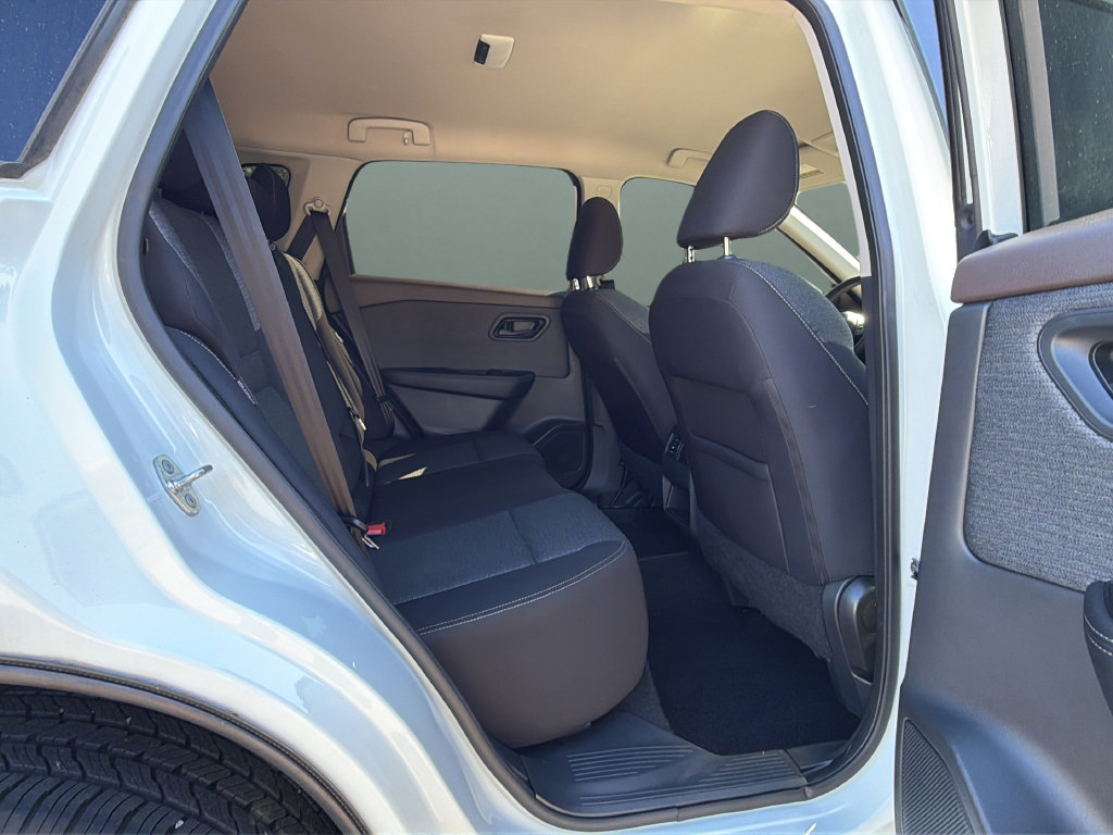 Used 2021 Nissan Rogue S FWD image 16