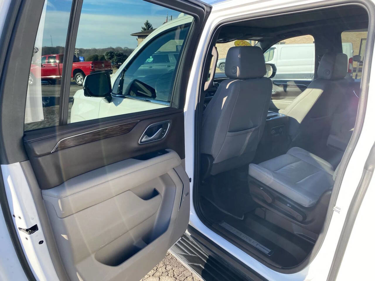 Used 2022 Chevrolet Suburban LT w/ LT Signature Plus Package image 23