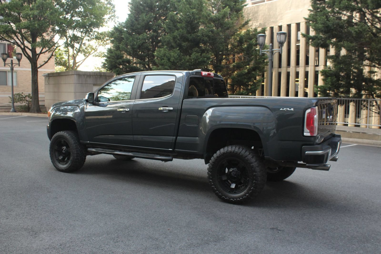 Used 2017 GMC Canyon SLT AWD/4WD image 9