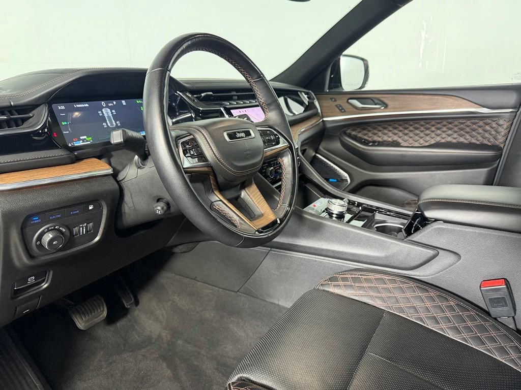 Used 2023 Jeep Grand Cherokee Summit w/ Rear Seat Video Group I AWD/4WD image 14