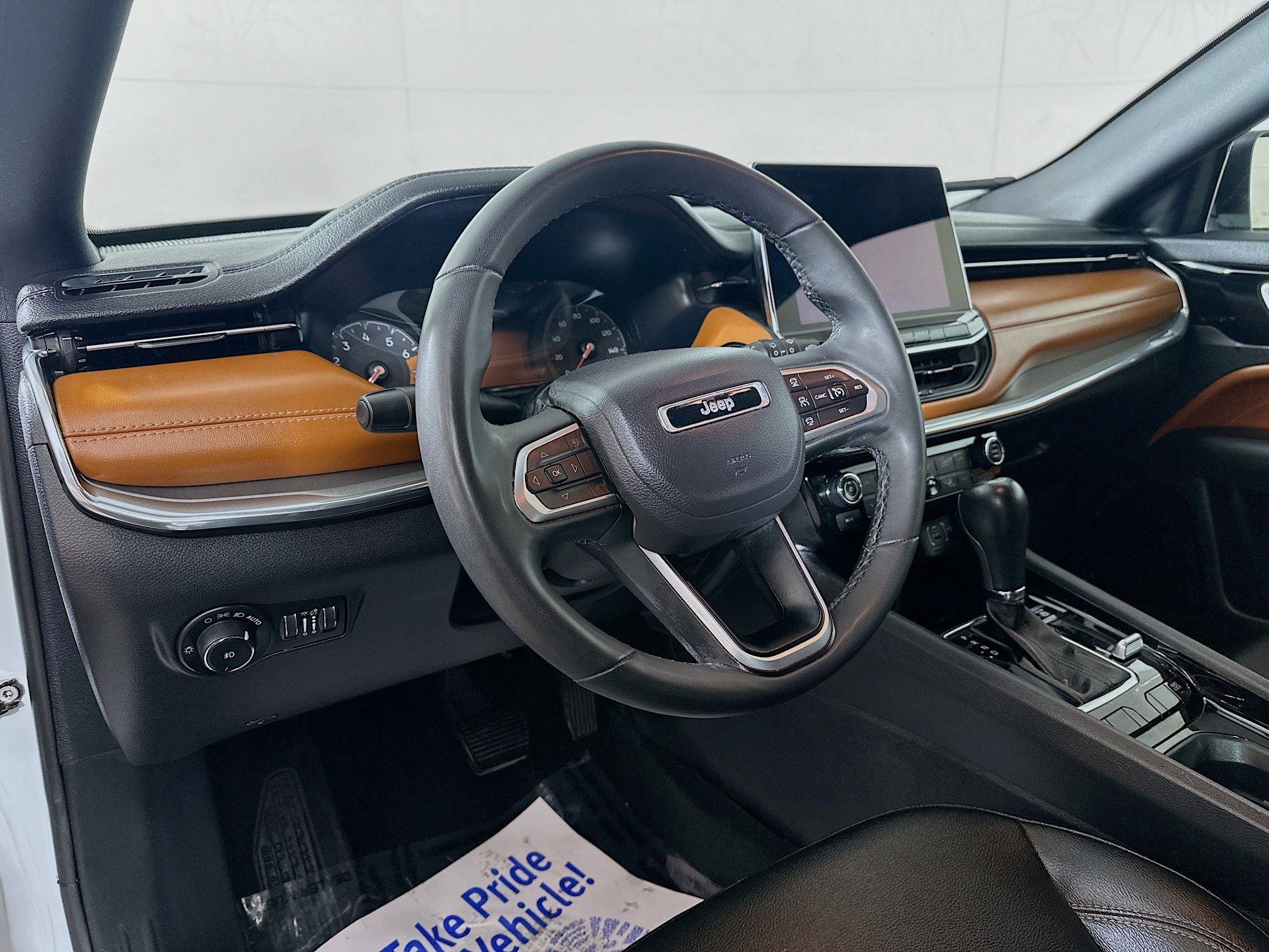 Used 2024 Jeep Compass Limited AWD/4WD image 9