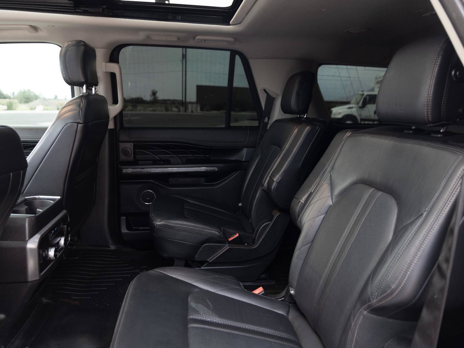 Used 2019 Ford Expedition Max Platinum AWD/4WD image 19