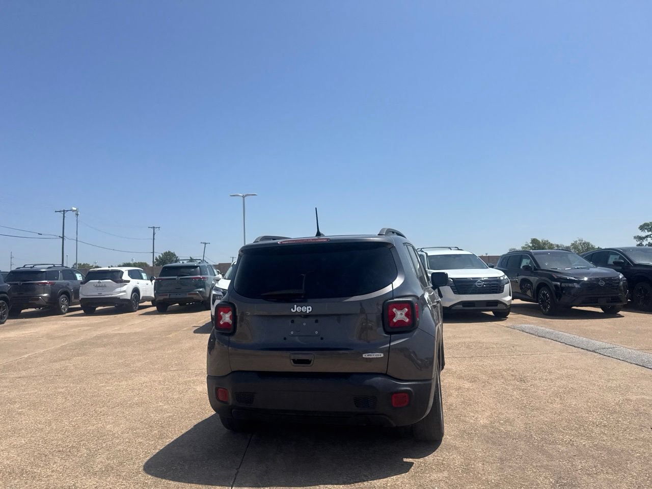Used 2019 Jeep Renegade Latitude FWD image 17