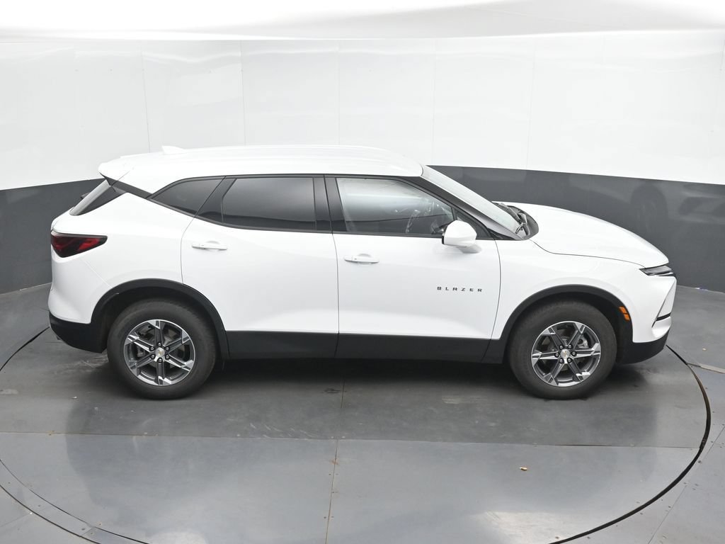 Used 2025 Chevrolet Blazer LT AWD/4WD image 33