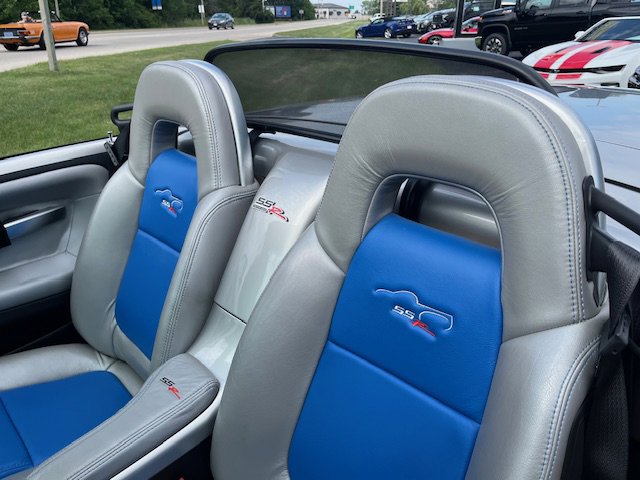 Used 2004 Chevrolet SSR w/ Preferred Equipment Group image 11