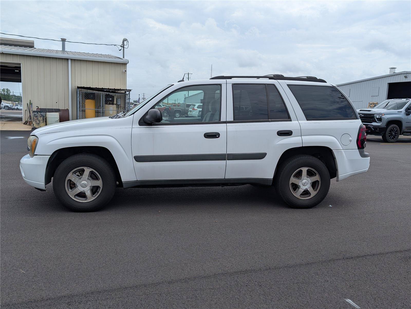 Used 2005 Chevrolet TrailBlazer LS w/ LS Preferred Equipment Group RWD image 2