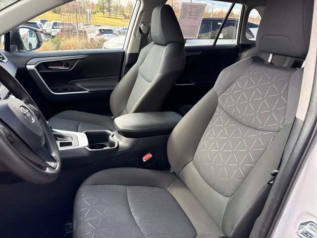 Used 2025 Toyota RAV4 XLE image 24