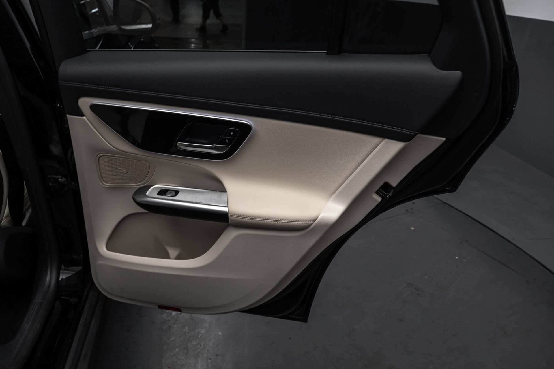 Used 2024 Mercedes-Benz GLC 300 4MATIC image 35