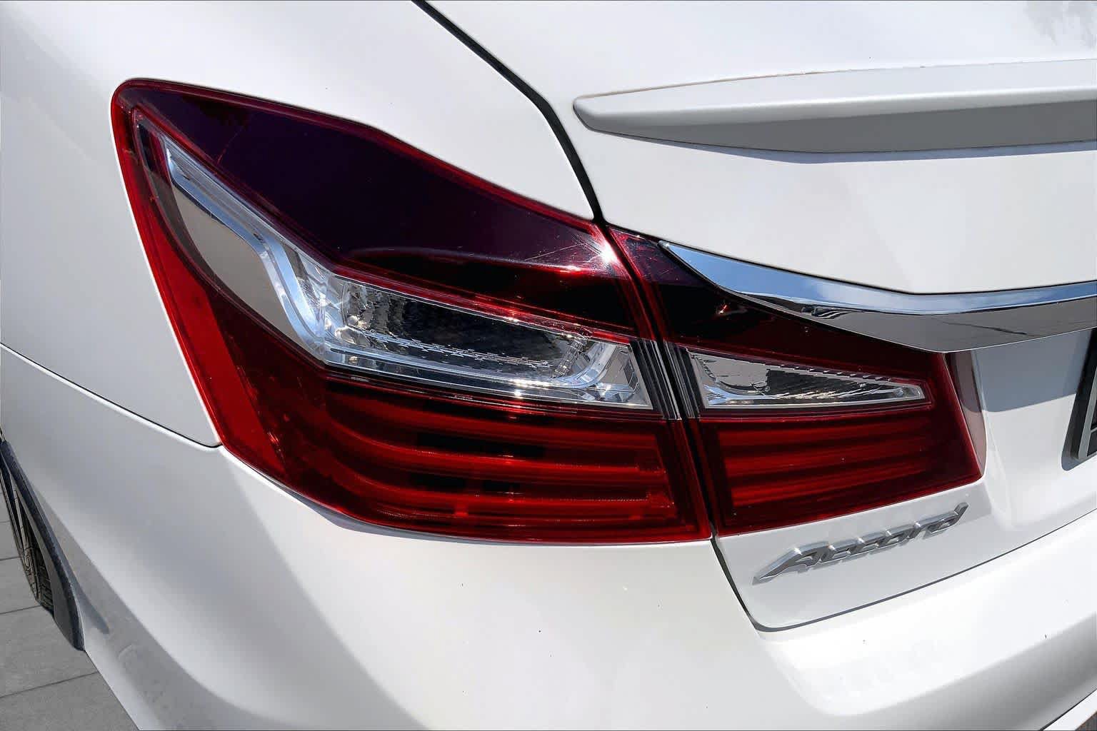 Used 2017 Honda Accord Sport Special Edition image 27
