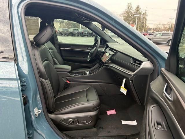 New 2026 Jeep Grand Cherokee Limited w/ Limited Altitude Package AWD/4WD image 27