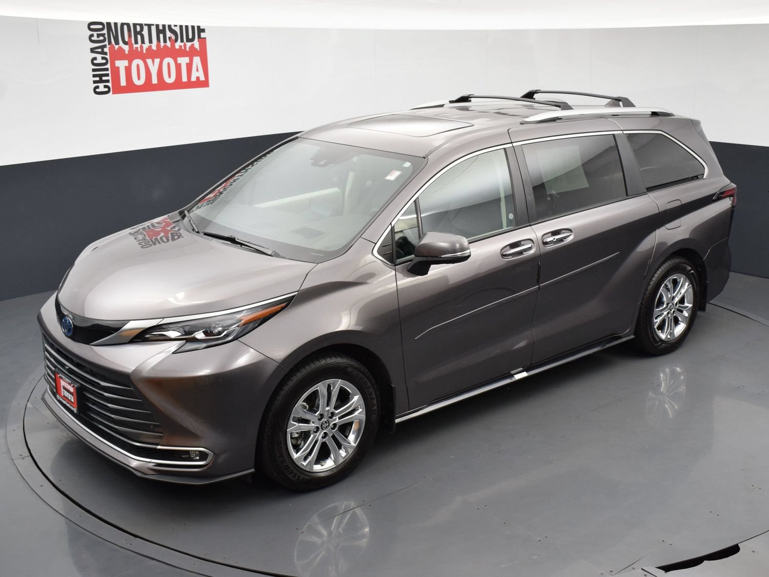 Used 2024 Toyota Sienna Platinum AWD/4WD image 37