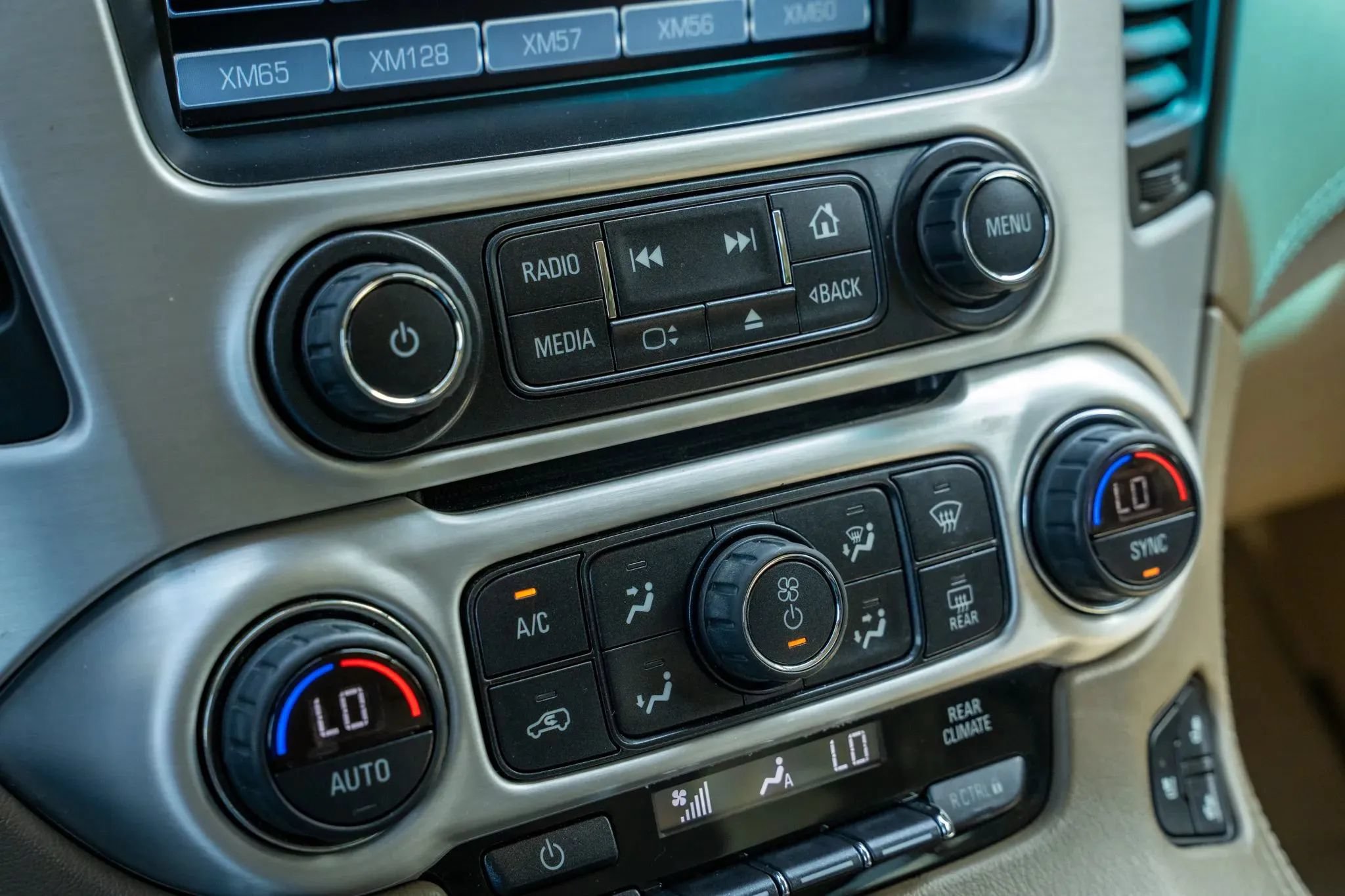 Used 2020 GMC Yukon SLT w/ Premium Edition AWD/4WD image 28
