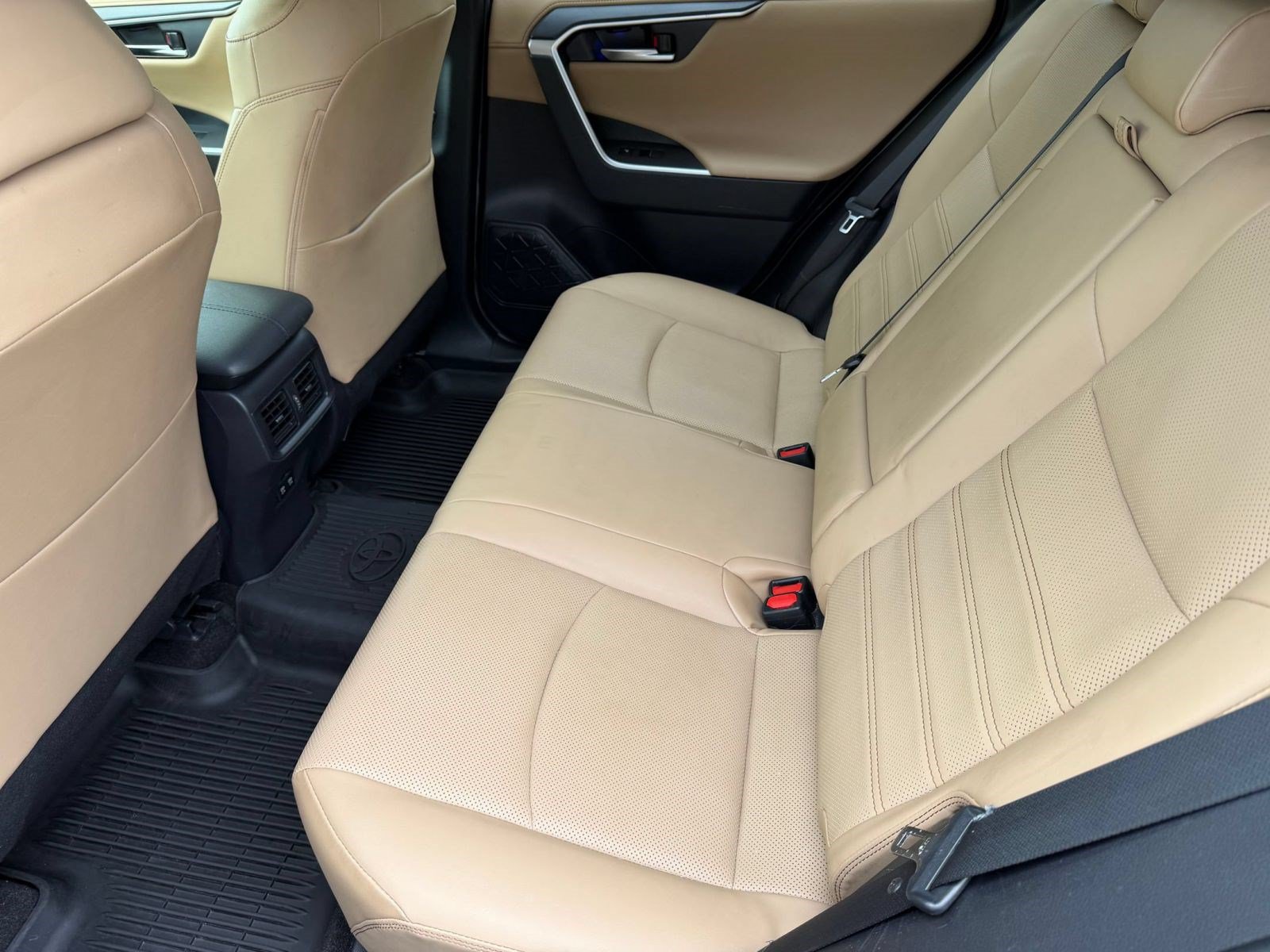 Used 2019 Toyota RAV4 Limited w/ Cold Weather Package AWD/4WD image 28