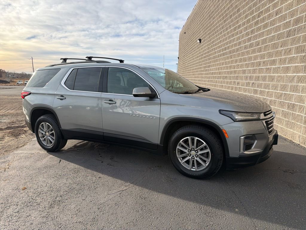 Used 2023 Chevrolet Traverse LT image 1
