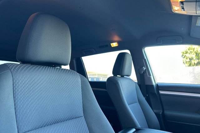 Used 2019 Toyota Highlander LE image 21