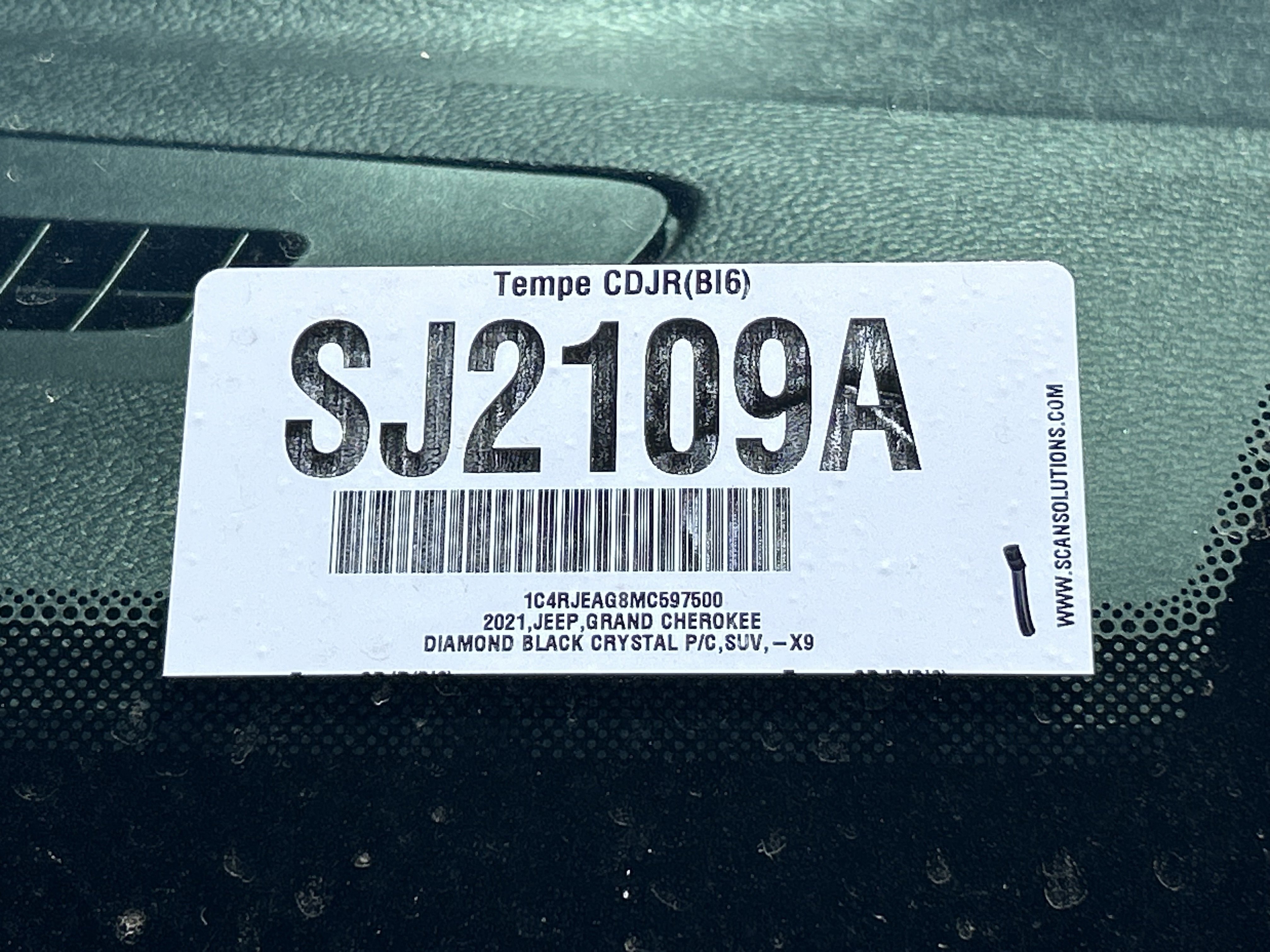 Certified 2021 Jeep Grand Cherokee Laredo image 31