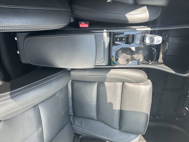 Certified 2025 Volvo XC40 B5 Plus AWD/4WD image 26