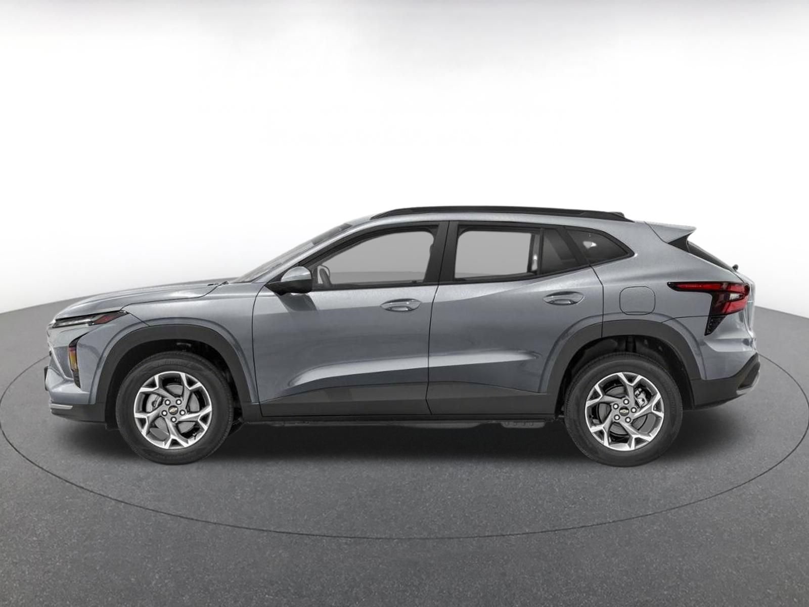 Used 2025 Chevrolet Trax LT FWD image 3