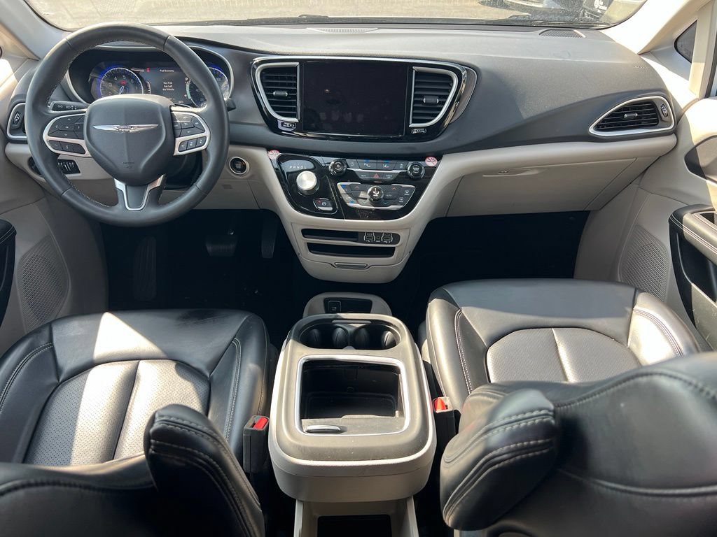 Used 2023 Chrysler Pacifica Touring-L FWD image 13